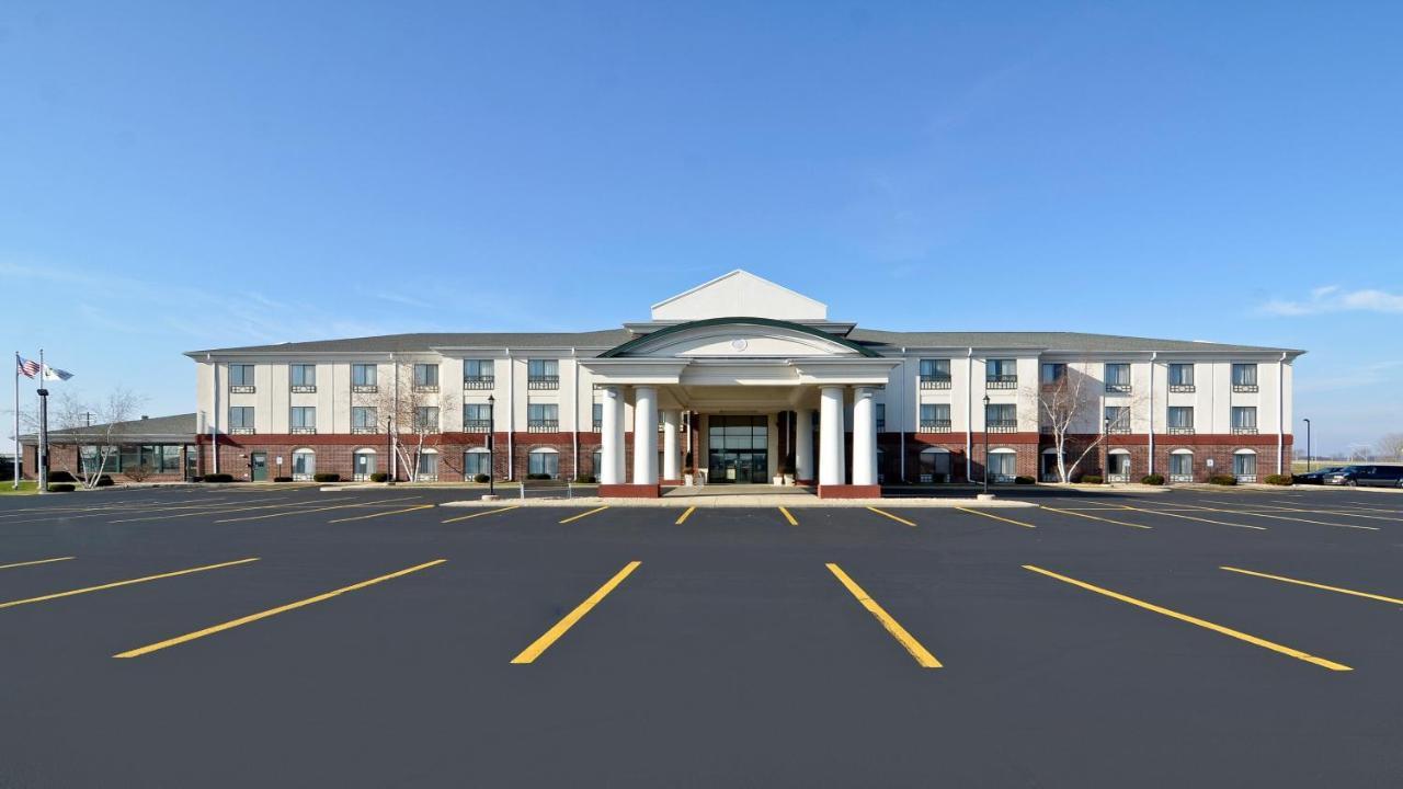 Holiday Inn Express Hotel & Suites Fort Atkinson, An Ihg Hotel Exterior photo